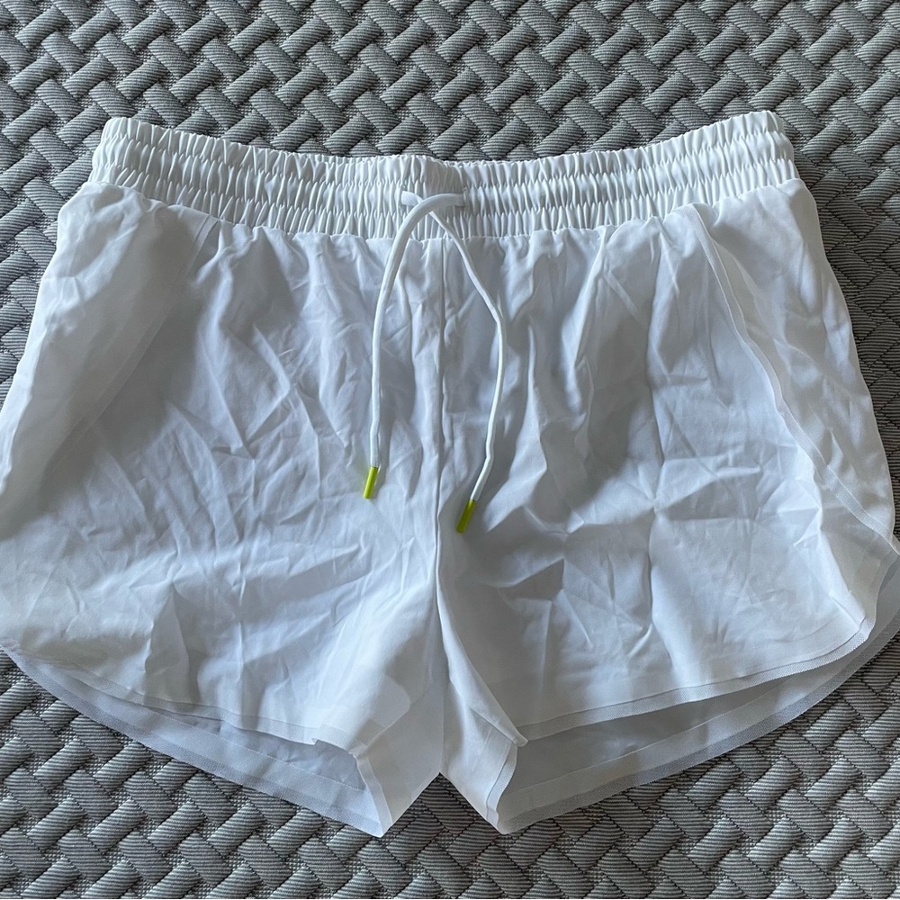 Zyia White Flow shorts size L